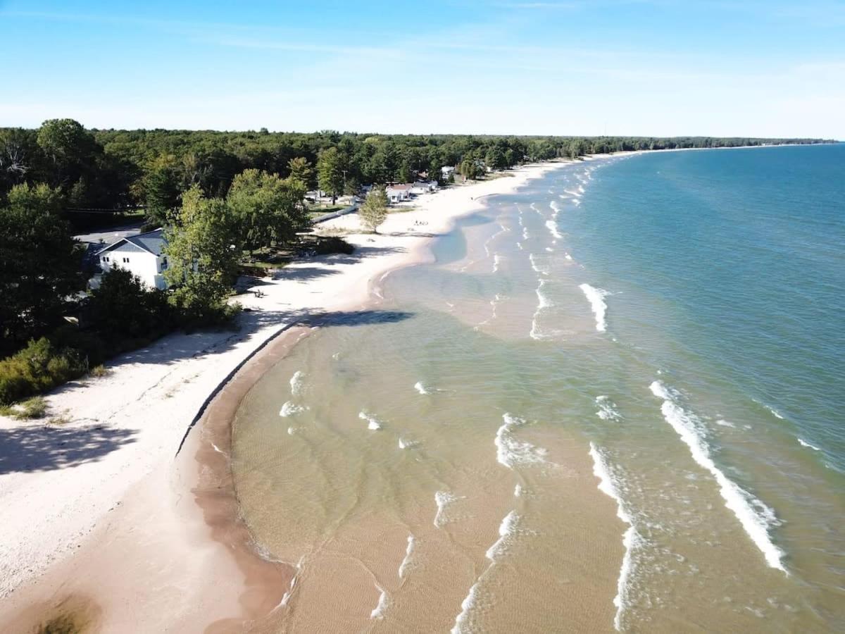 Beach Club Of Oscoda - The Lakeshore Cottage Esterno foto